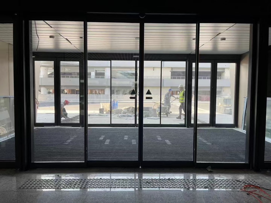 2024.10.29 We are assembling the aluminum entrance mat for Xi'an Xianyang International Airport